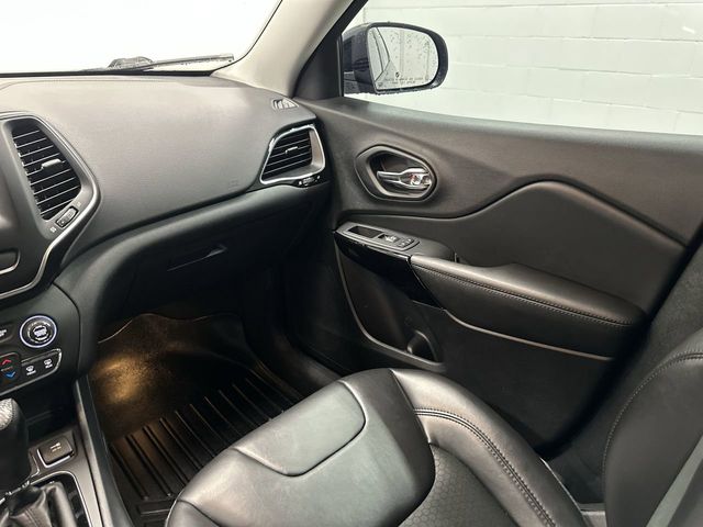 Thumbnail: 2019 Jeep Cherokee - 20