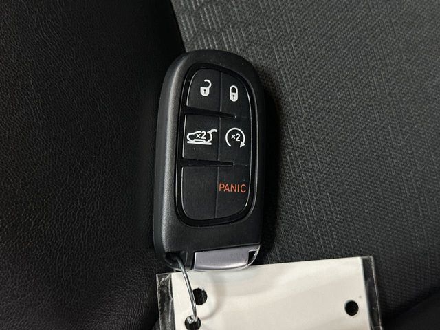 Thumbnail: 2019 Jeep Cherokee - 12