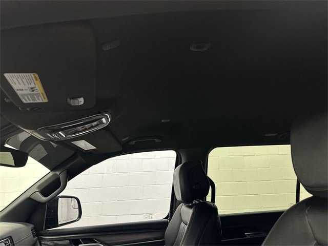 Thumbnail: 2023 Jeep Wagoneer - 31