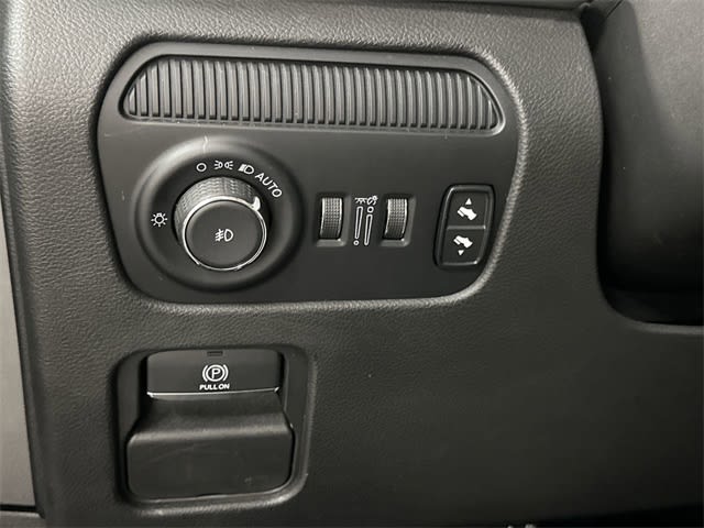 Thumbnail: 2023 Jeep Wagoneer - 23