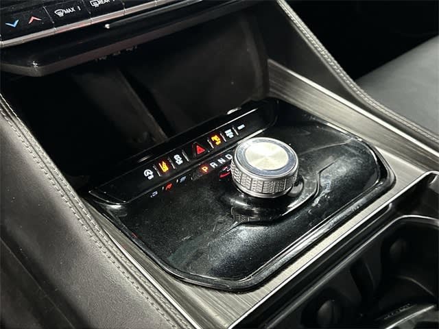 Thumbnail: 2023 Jeep Wagoneer - 10