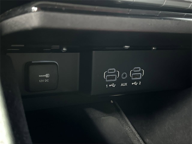 Thumbnail: 2023 Jeep Wagoneer - 29