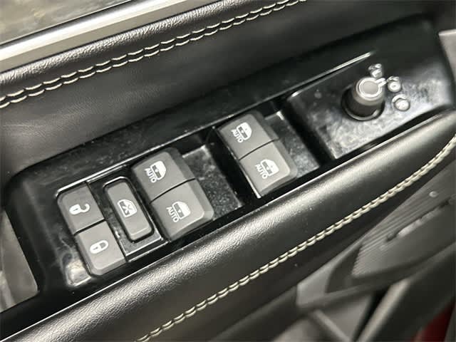 Thumbnail: 2023 Jeep Wagoneer - 24