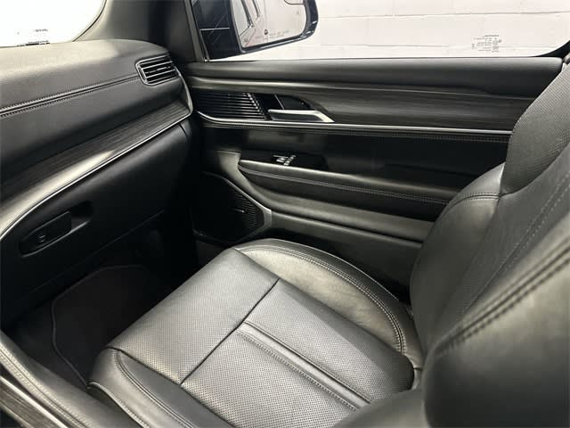 Thumbnail: 2023 Jeep Wagoneer - 19