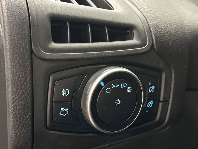 Thumbnail: 2016 Ford Focus - 24
