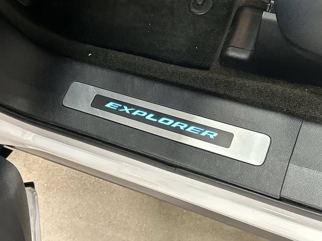 Thumbnail: 2017 Ford Explorer - 4