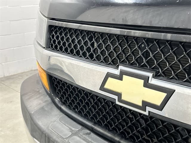 Thumbnail: 2018 Chevrolet Express - 4