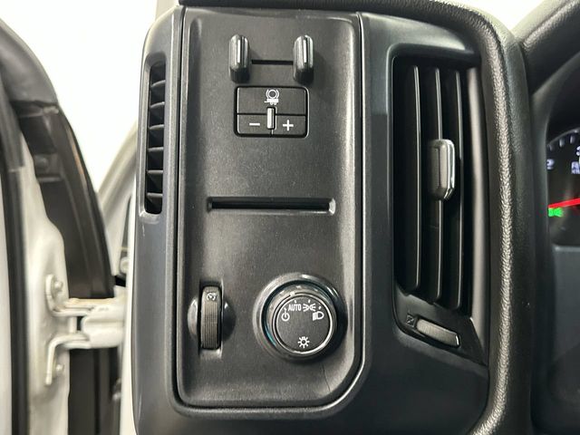 Thumbnail: 2018 Chevrolet Silverado 2500 - 23