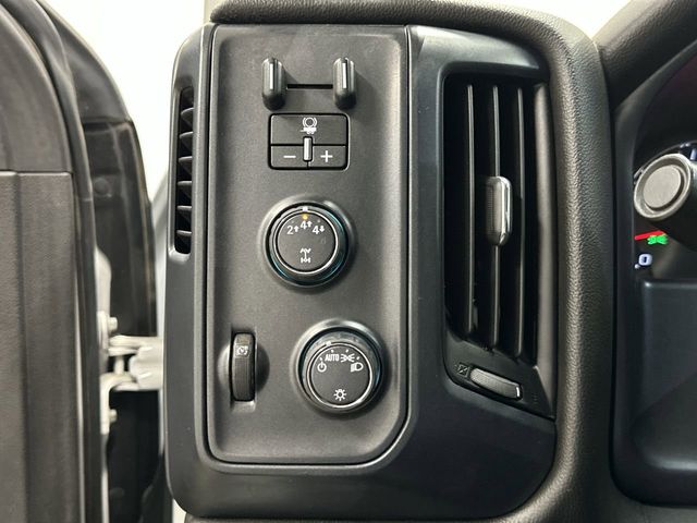 Thumbnail: 2018 Chevrolet Silverado 2500 - 23