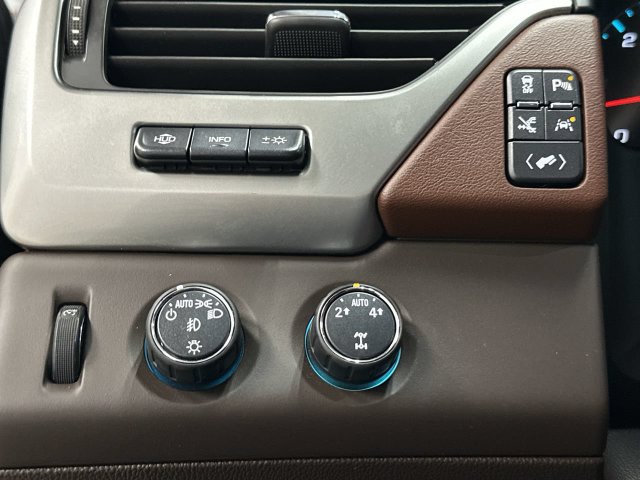 Thumbnail: 2016 Chevrolet Suburban - 24