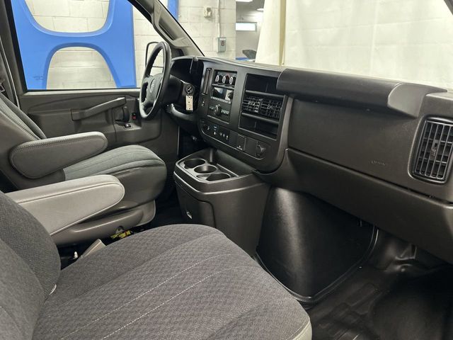 Thumbnail: 2024 GMC Savana - 6