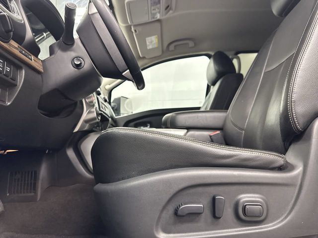 Thumbnail: 2016 Nissan Titan - 8