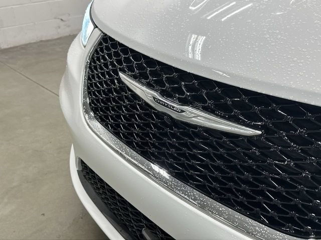 Thumbnail: 2025 Chrysler Pacifica - 4