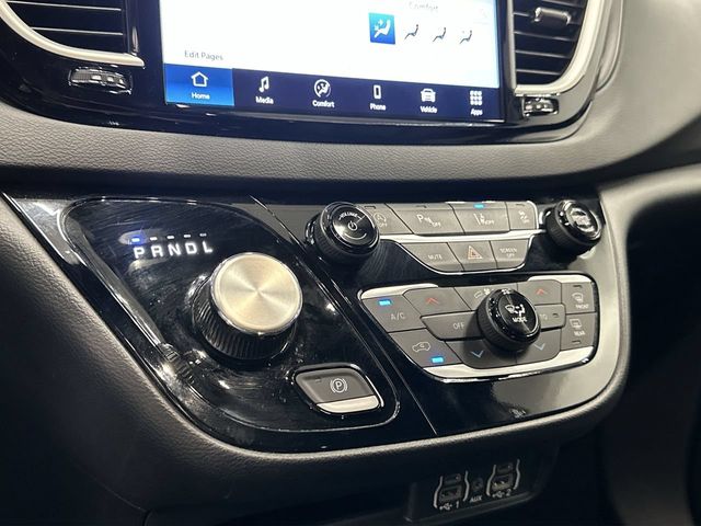Thumbnail: 2025 Chrysler Pacifica - 28