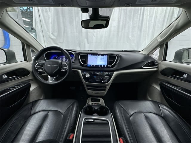 2022 Chrysler Pacifica Touring L 8