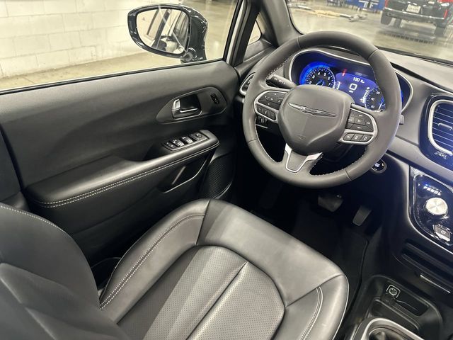 Thumbnail: 2025 Chrysler Pacifica - 2