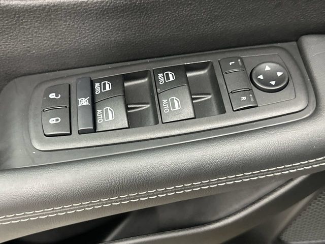 Thumbnail: 2026 Chrysler Pacifica - 25