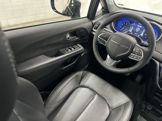 Thumbnail: 2026 Chrysler Pacifica - 2