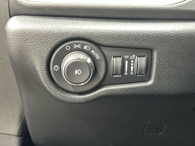Thumbnail: 2026 Chrysler Pacifica - 24