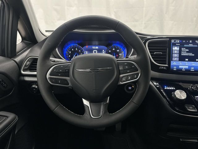 Thumbnail: 2026 Chrysler Pacifica - 6