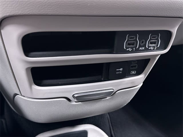 2022 Chrysler Pacifica Touring L 29