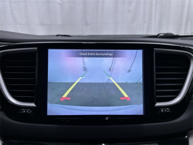 2022 Chrysler Pacifica Touring L 27