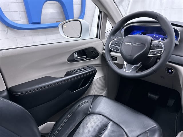 2022 Chrysler Pacifica Touring L 2