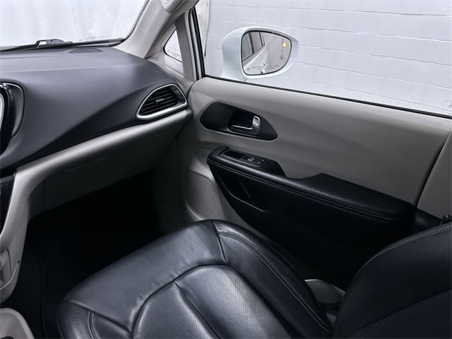 2022 Chrysler Pacifica Touring L 20