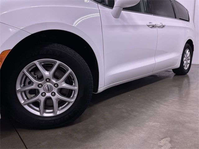 2022 Chrysler Pacifica Touring L 8