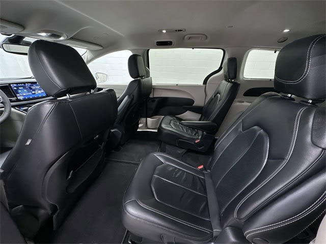 2022 Chrysler Pacifica Touring L 11