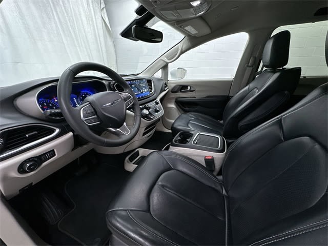 2022 Chrysler Pacifica Touring L 10