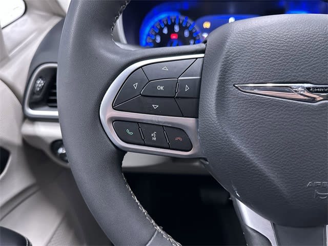 2022 Chrysler Pacifica Touring L 22
