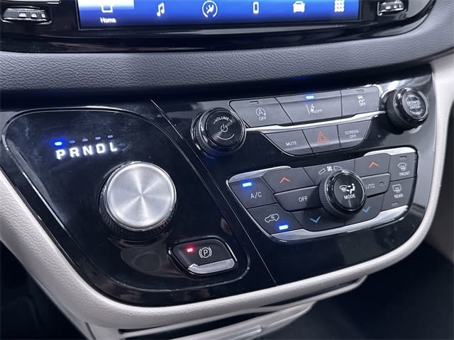 2022 Chrysler Pacifica Touring L 28