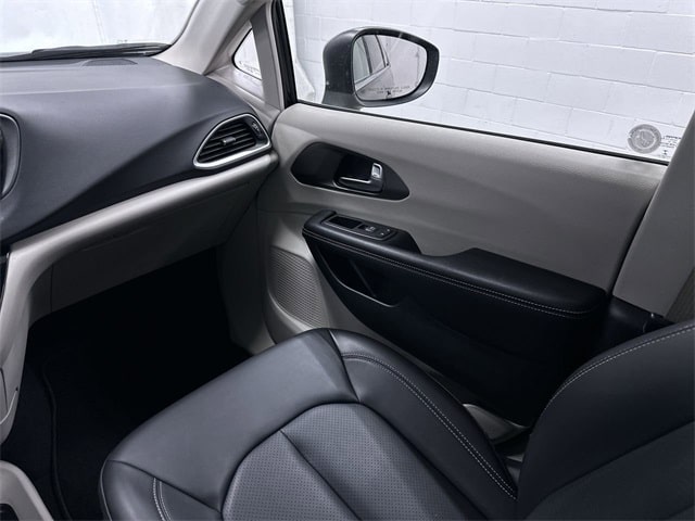 2023 Chrysler Pacifica Touring L 19