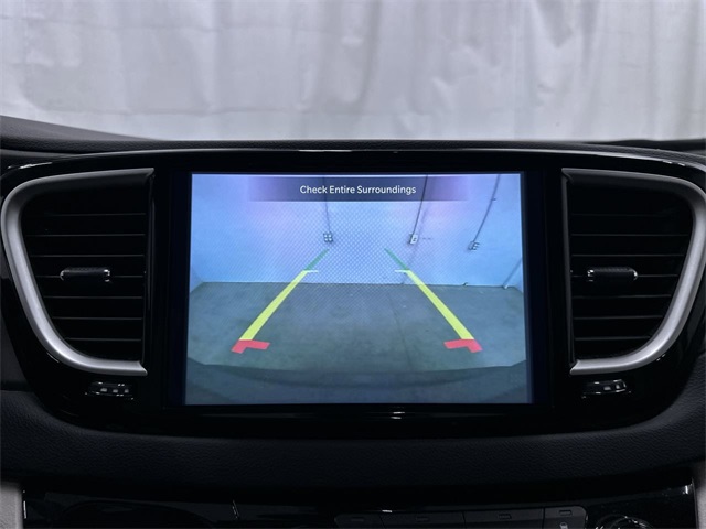 2023 Chrysler Pacifica Touring L 26