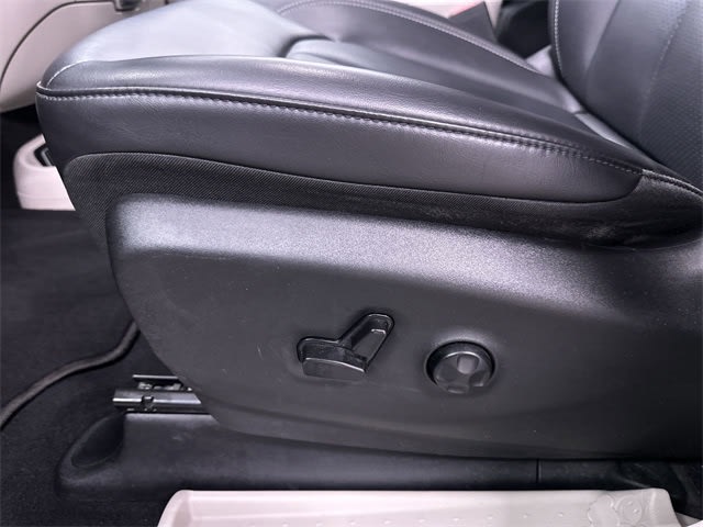 2023 Chrysler Pacifica Touring L 29
