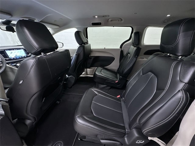 2023 Chrysler Pacifica Touring L 10