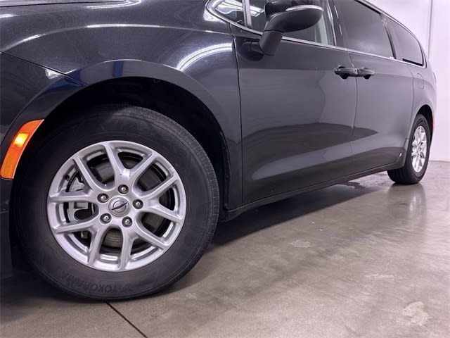 2023 Chrysler Pacifica Touring L 7