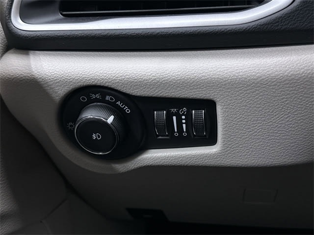 2023 Chrysler Pacifica Touring L 23