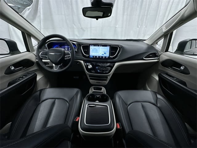 2023 Chrysler Pacifica Touring L 8