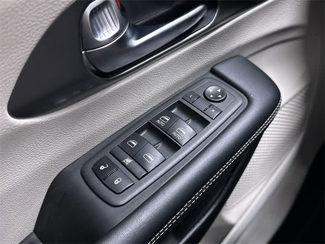 2023 Chrysler Pacifica Touring L 24