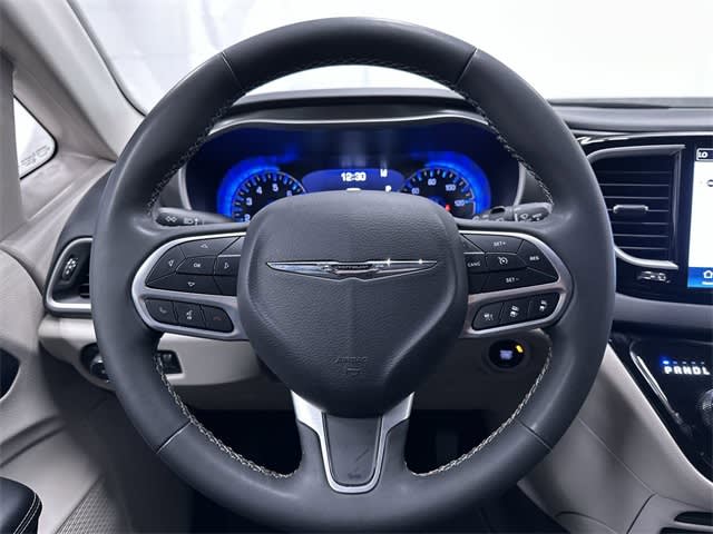 2023 Chrysler Pacifica Touring L 11