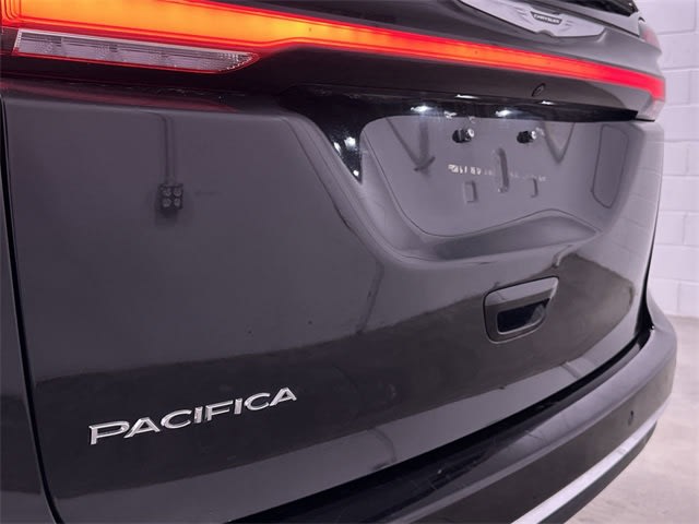 2023 Chrysler Pacifica Touring L 32