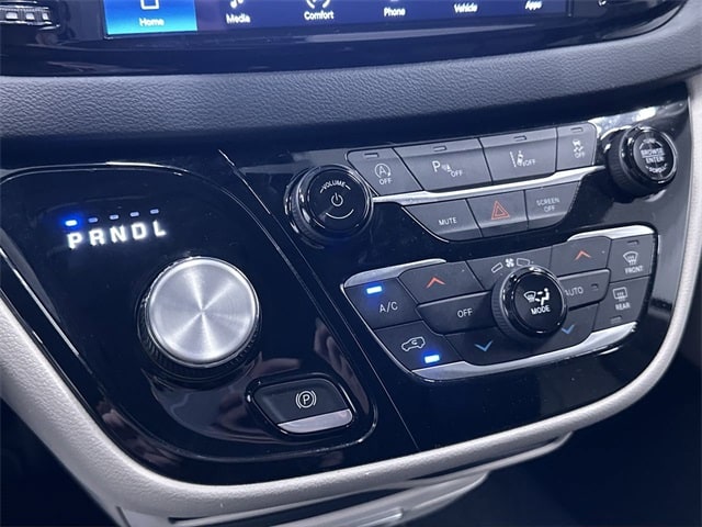 2023 Chrysler Pacifica Touring L 27