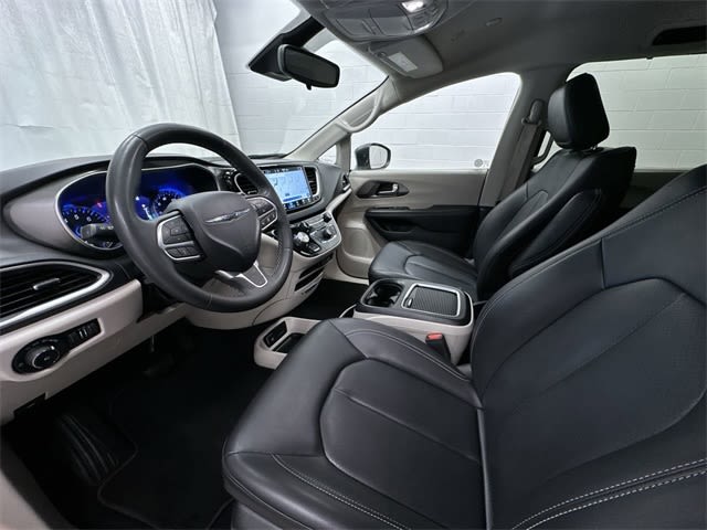 2023 Chrysler Pacifica Touring L 9
