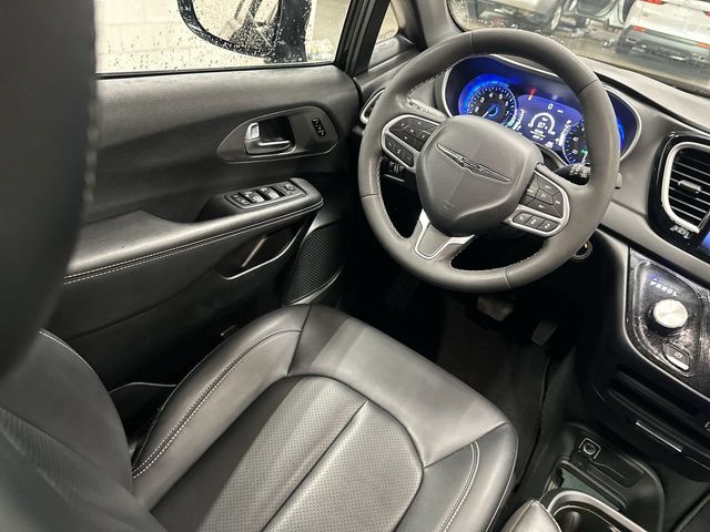 Thumbnail: 2025 Chrysler Pacifica - 2