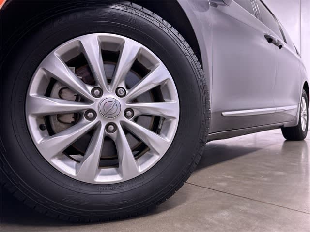 2018 Chrysler Pacifica  6