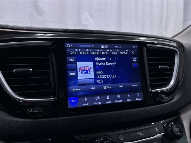 2018 Chrysler Pacifica  12