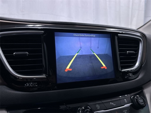 2018 Chrysler Pacifica  28
