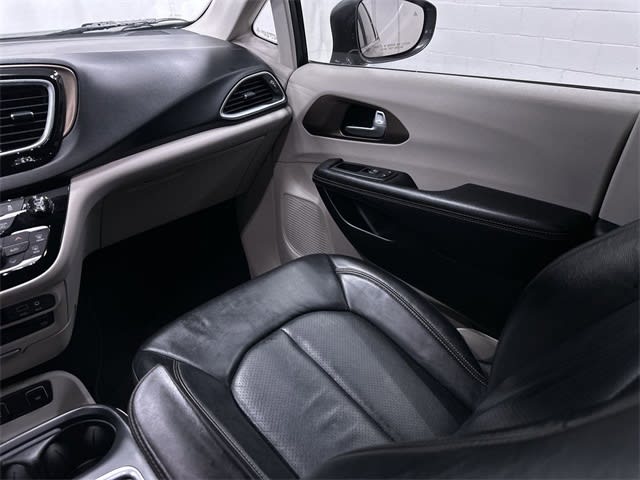 2018 Chrysler Pacifica  10